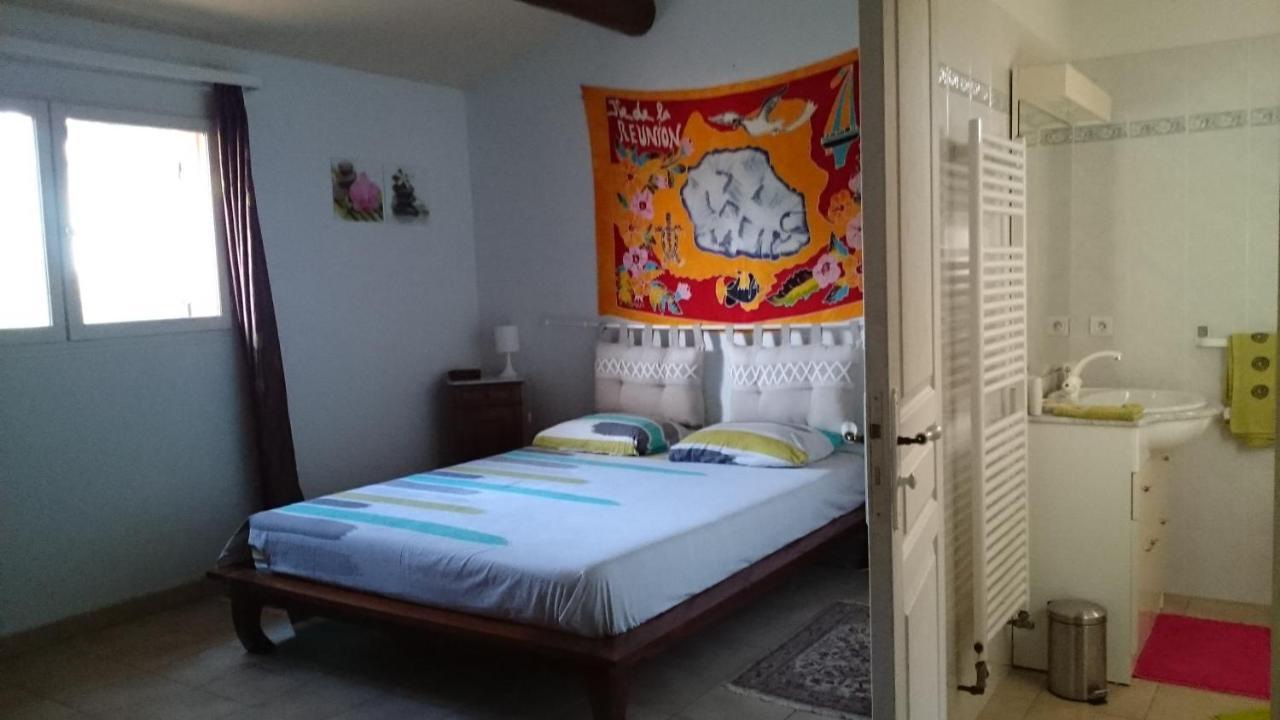 Mas Les Cigales Bed and Breakfast Roaix Eksteriør billede