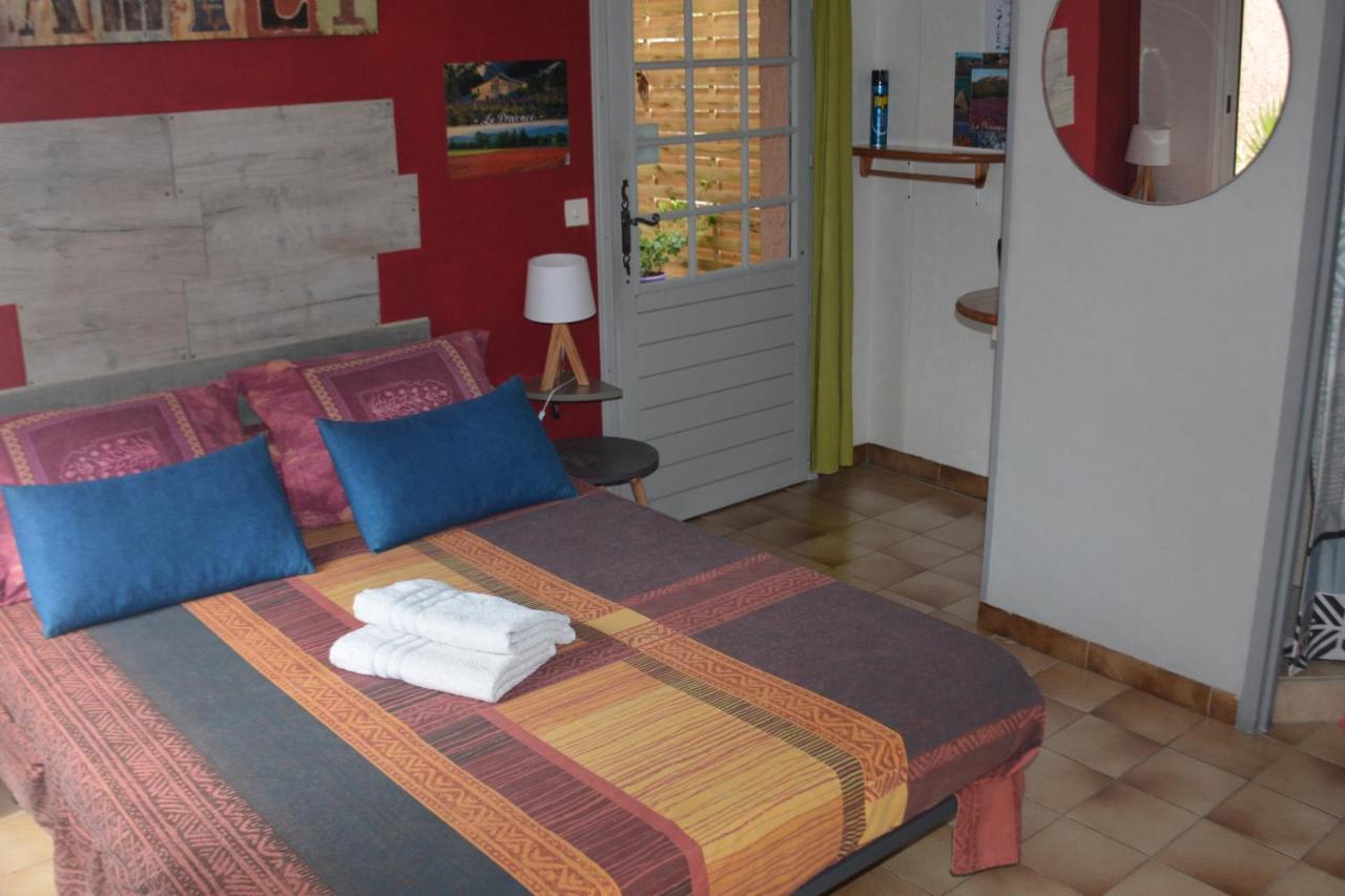 Mas Les Cigales Bed and Breakfast Roaix Eksteriør billede